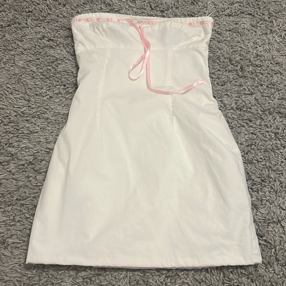Woman’s strapless dress!!